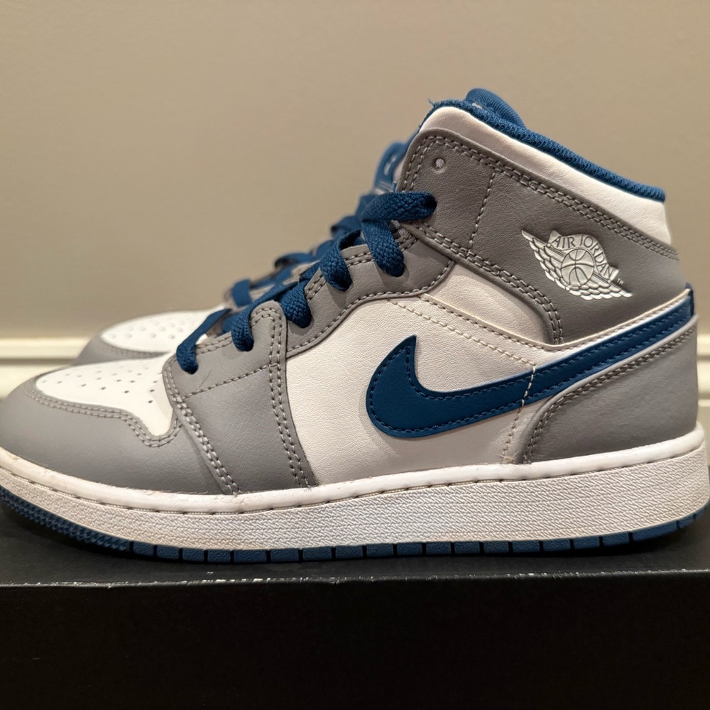 Air Jordan 1 mid (GS) True blue 5.5Y